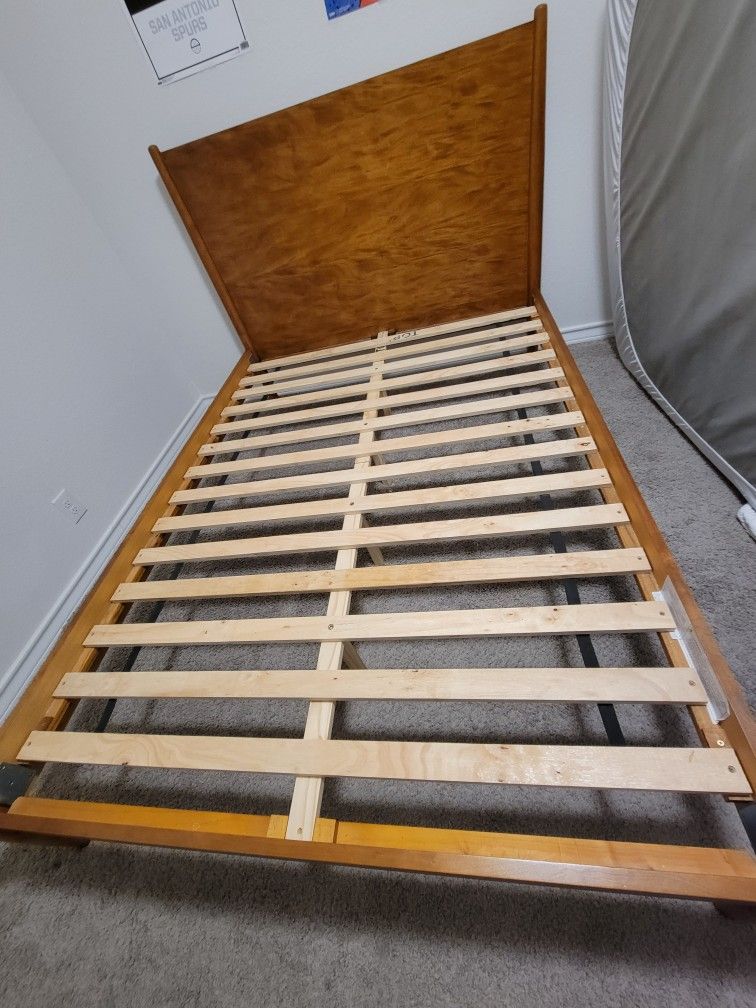 Living Spaces Alton Cherry II Full Wood Platform Bed & Headboard