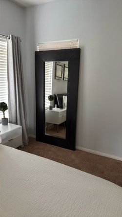 Standing wood mirror