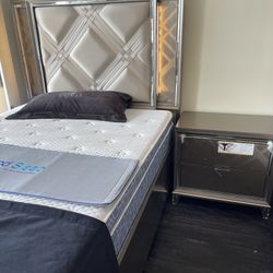 Queen Bed Room Set( Includes Queen Bed Frame, Dresser, Mirror, 1 Night Stand) ON SALE