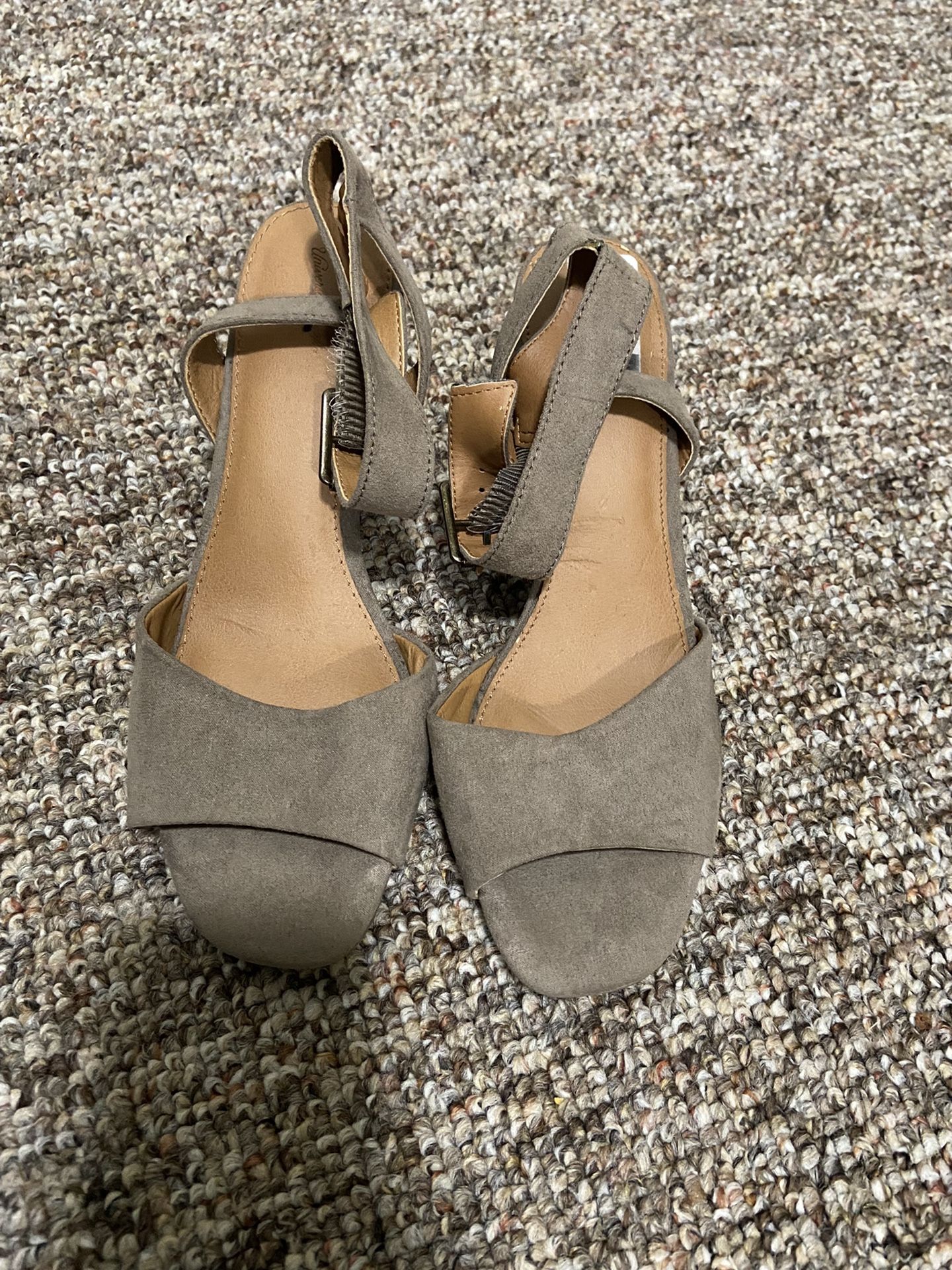 8 1/2 Beige Heels