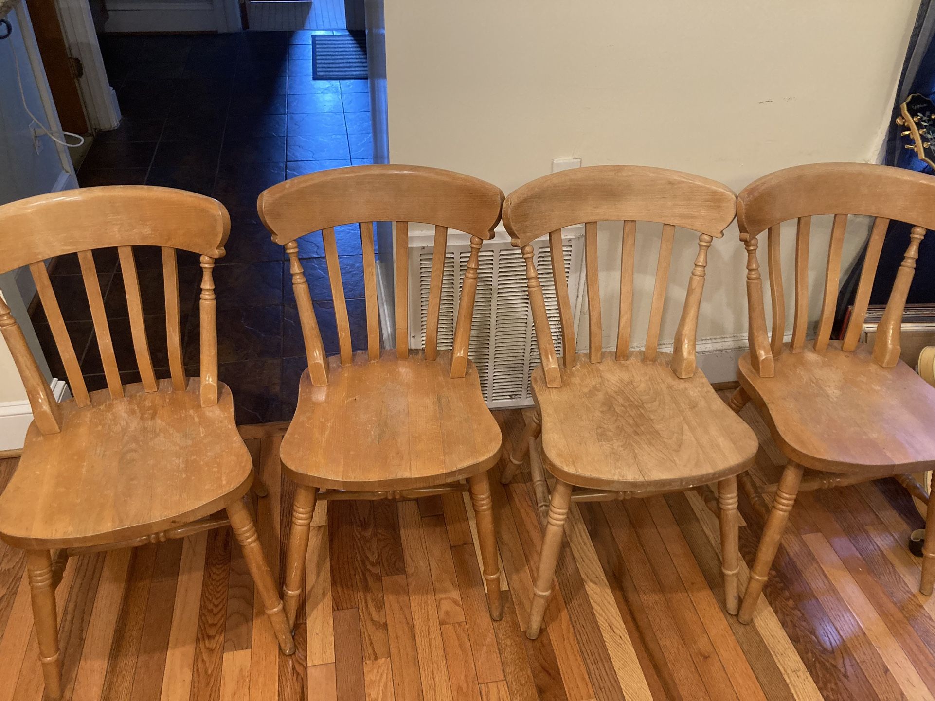 Set of 4 Solid Wood Dining Chairs – Classic Farmhouse Style