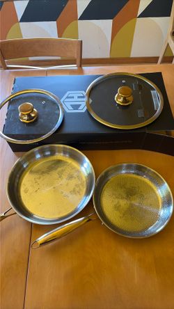 Set of two Hexclad pans