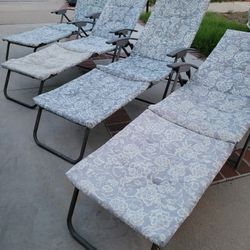 Set Of Four (4) Reclineable Patio Backyard Outdoor Patio Pool Reclining Cushioned Chairs Seats Recliners