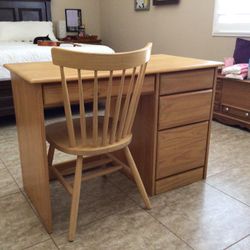 Desk With Chair 