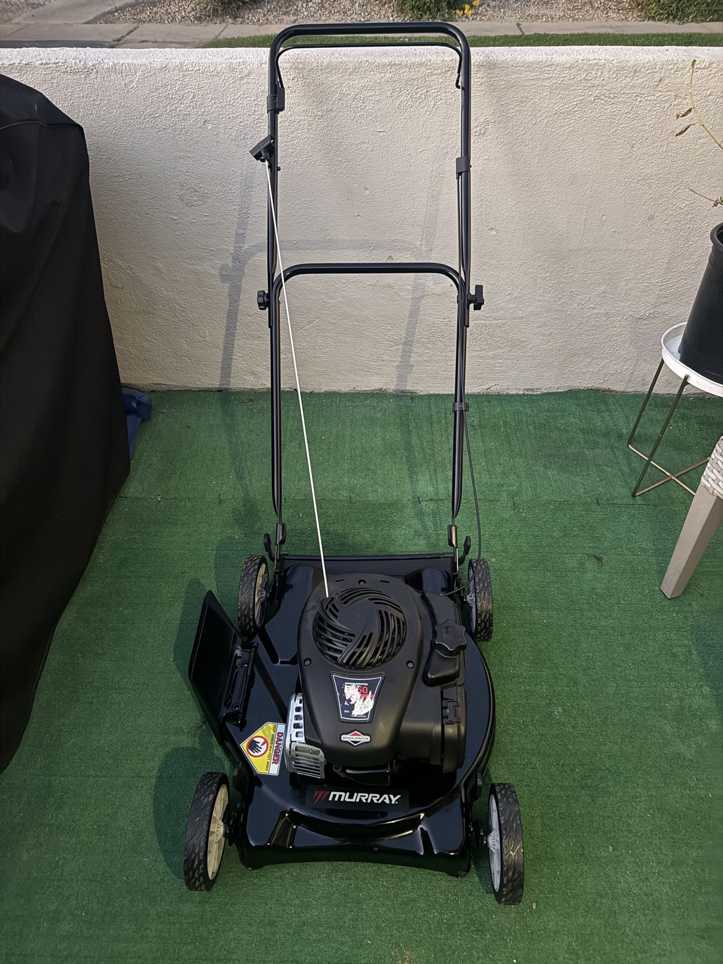 Murray 20 in. 125 cc Briggs & Stratton Walk Behind Gas Push Lawn Mower with 4 Wheel Height Adjustment and Prime 'N Pull Start USED LIKE NEW