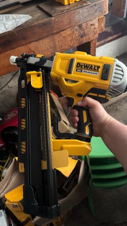 DEWALT 20V MAX XR Lithium-Ion Electric Cordless Brushless 2-Speed 21° Plastic Collated Framing Nailer (Tool Only)