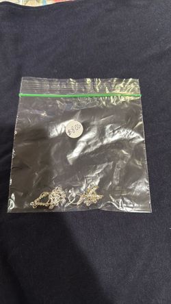 Small Gold-Tone Jewelry Pieces Lot