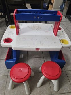 Kids Art Desk With 2 Chairs