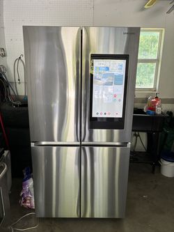 Samsung Family Hub 4-Door French Door Refrigerator