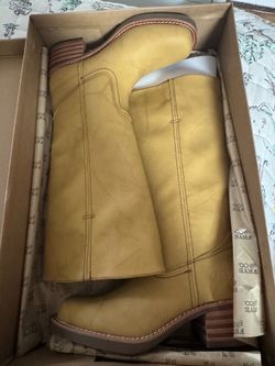 Banana boots