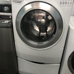 Whirlpool Front Load Washer On Pedestal