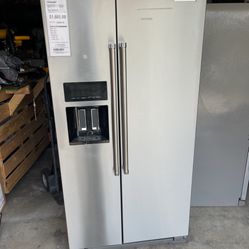 Kitchen Aid Fridge/feeezer With Water Line 