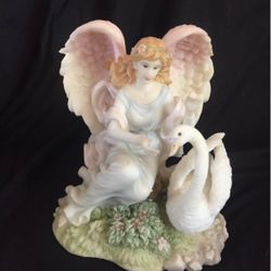 ANGEL Seraphim Classics Olivia “Loving Heart”