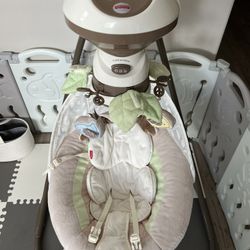 Fisher Price - Baby  Seat and Swing
