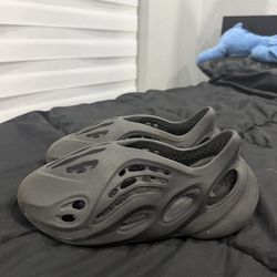 Yeezy Foam Runner “Onyx” Size 10🔥 Clean Used | All Black | Comfortable Everyday Heat