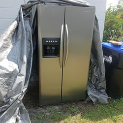 Frigidaire Refrigerator For Sale In Pine Hills