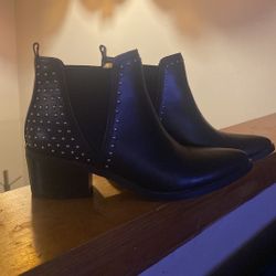 Size 8 Black Womens Booties