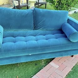 Article Sofa Never Used 