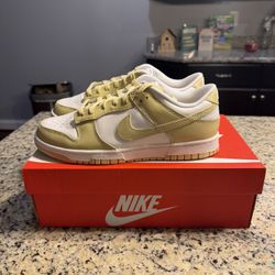 Size 8.5 Nike Dunk Low Team Gold SKU DV0833-100 Brand New