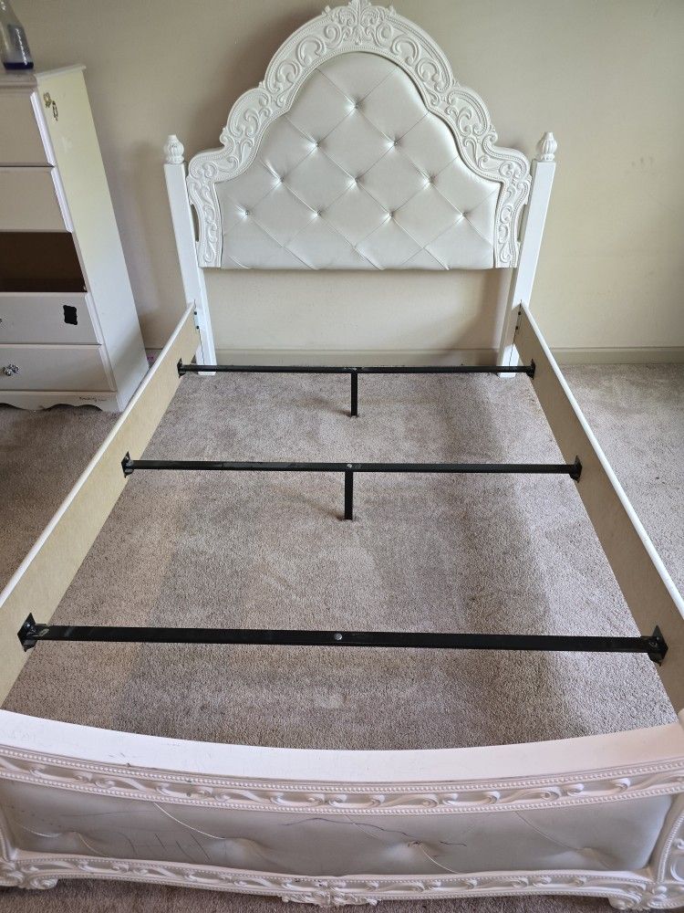 FREE Furniture – Old Forth Ward (Decatur St, 2nd Floor – No Elevator)