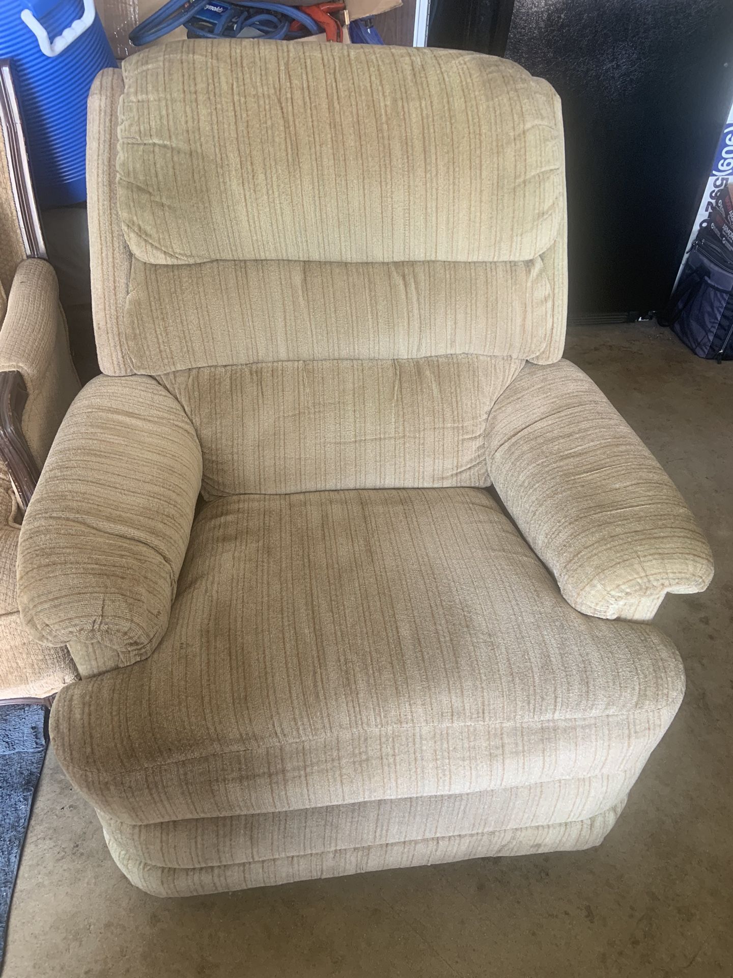 2 Lazy Boy Recliners for Sale in Diamond Bar, CA OfferUp