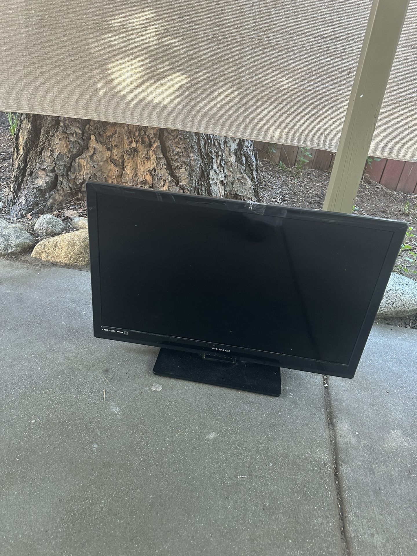 32-inch LED FUNAI TV