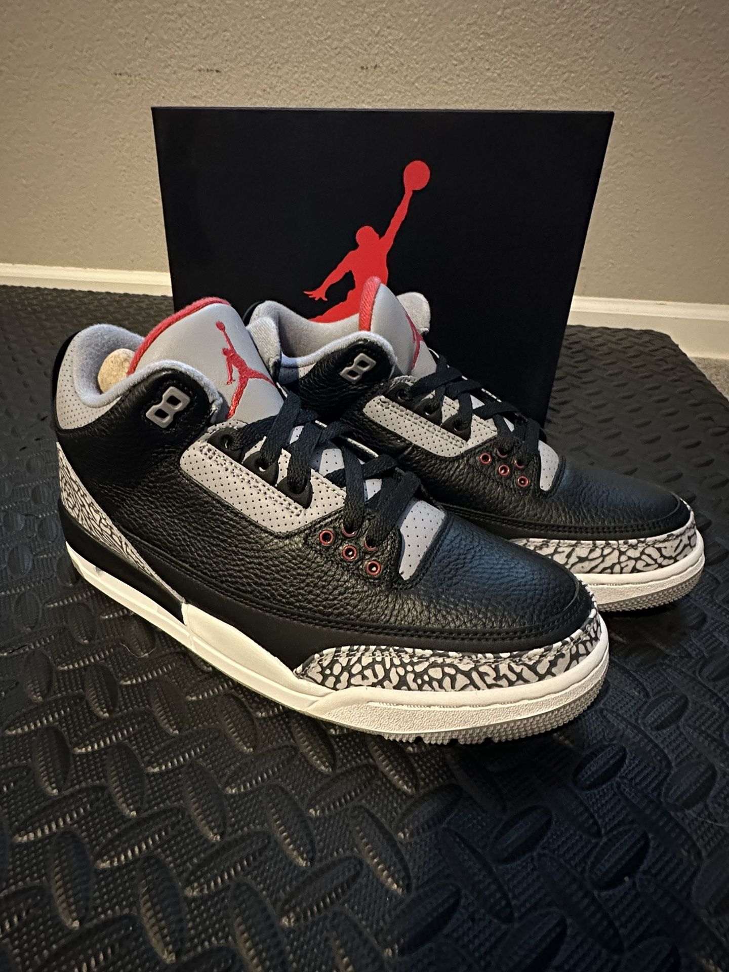 ***Nike Air Jordan 3 Retro OG Black & Cement Grey 9.5***
