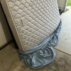 Queen Size Mattress Obo