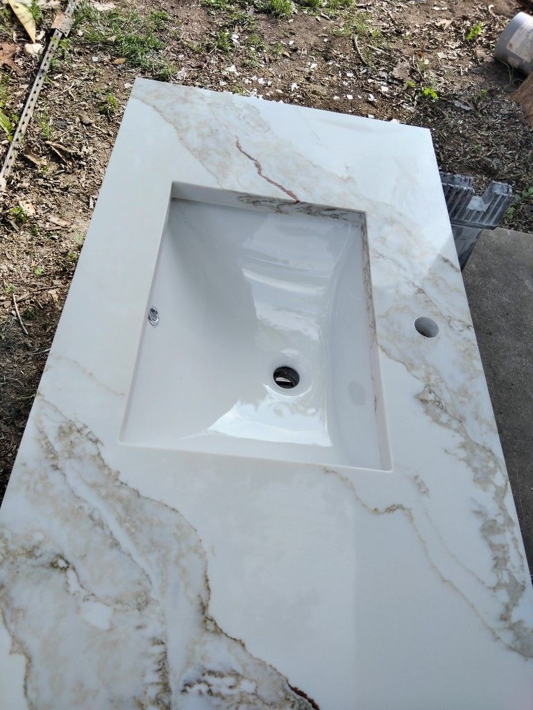 Quartz Vanity    200$