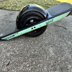 One Wheel Pint w/ Carbon Fiber Black Graphite  Fender