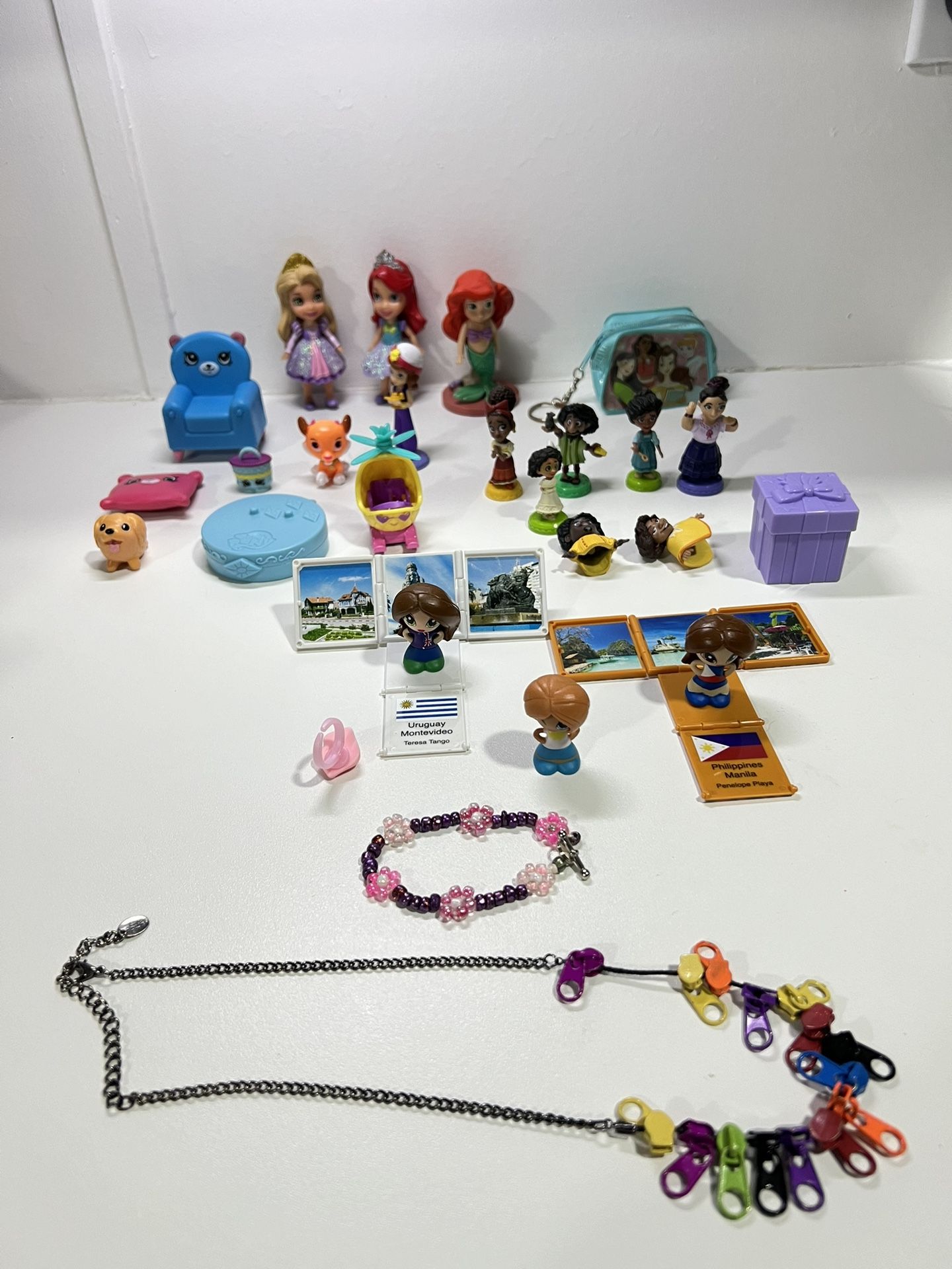 Lot miscellaneous toys for girls