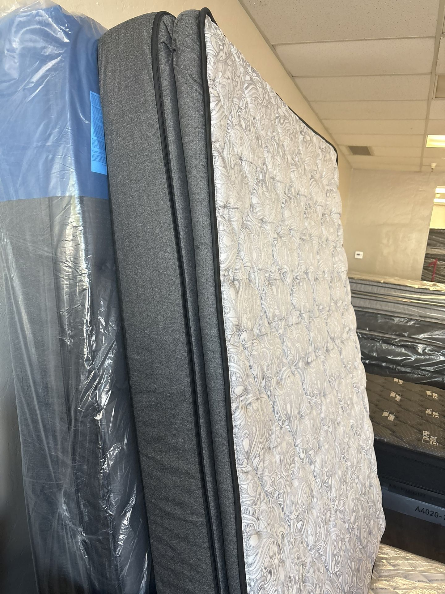 Hey TUCSON! Luxury mattresses 30–70% off retail