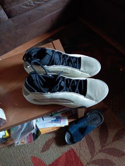 Shoes brand new 2030 and a 1/2.