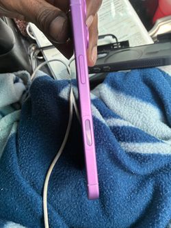 iPhone 16 pink