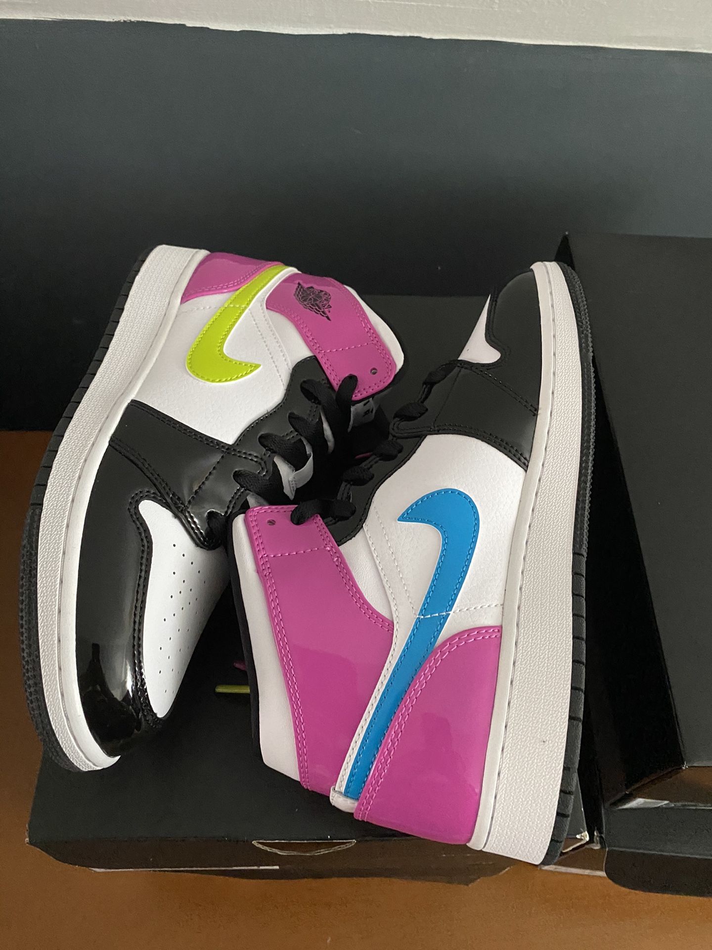 Jordan 1 size 7y