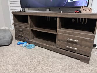 Entertainment center
