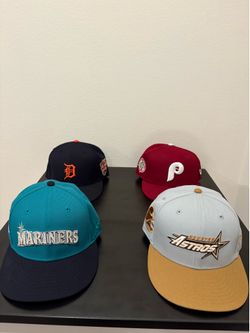 BRAND NEW 7 1/2 NEW ERA FITTEDS