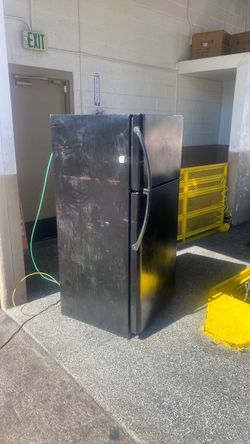 Black Top-Freezer Refrigeratoridge