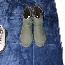 Black UGGs 