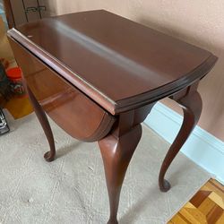 Ethan Allen drop down table