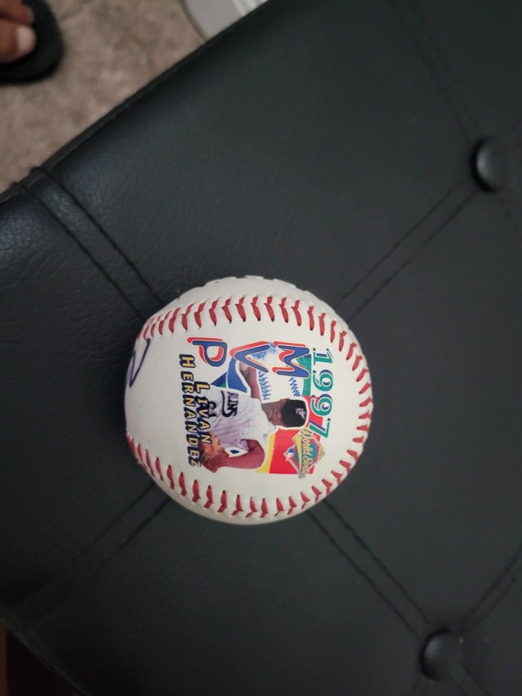 1997 world series Signed baseball Livan Hernandez Auto Signed Autograph Marlins