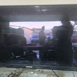 Samsung 46” Flat Screen TV – Works Great