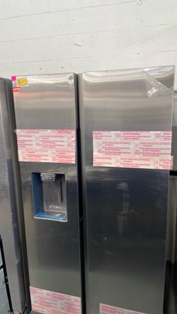 Samsung Refrigerator side by side in stainless steel