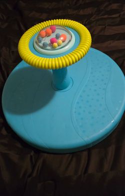 Spinning activity toy