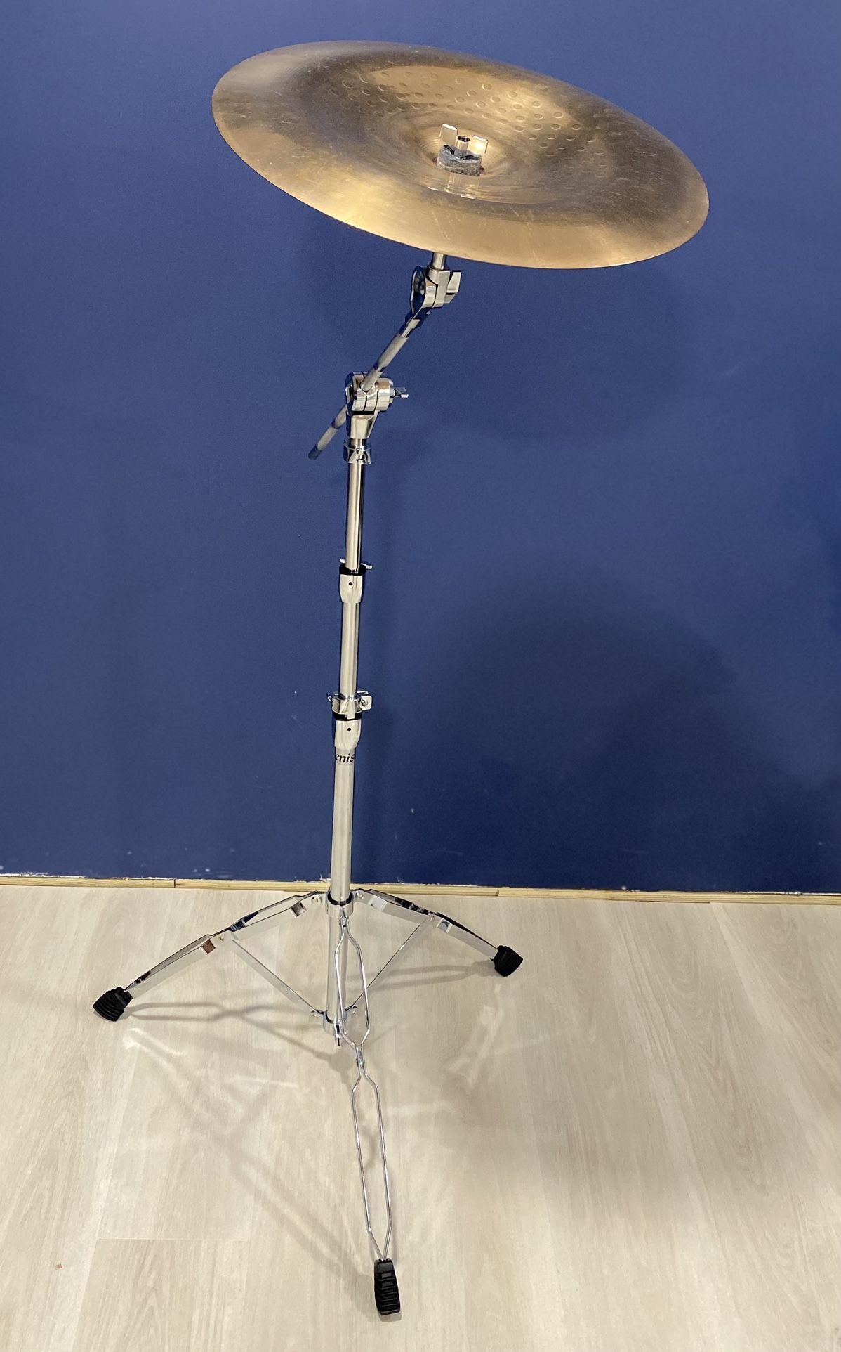 16” Zildjian ZBT China Cymbal with Boom Stand