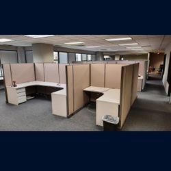 18 Cubicles Desks With Dividers And File Cabinets