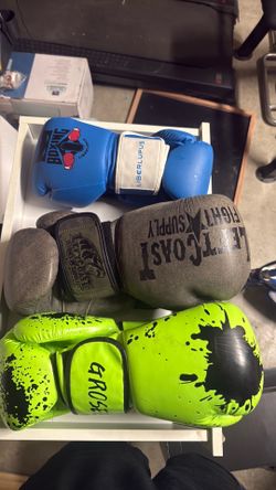 Boxing gloves