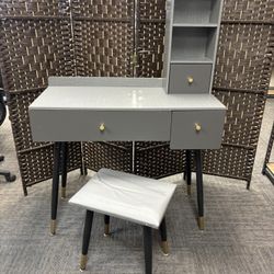 Vanity Desk With Chair