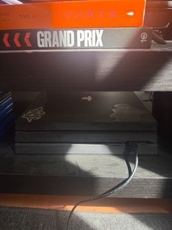 PS4 Pro 1TB external HD + 2 Controller + 5 games