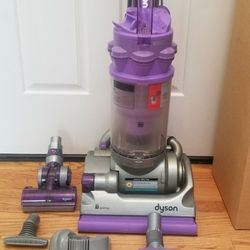 NEW cond DYSON DC14 ANIMAL VACUUM WITH.  ATTACHMENTS   ,AMAZING SUCTION  , WORKS EXCELLENT  , IN THE BOX 